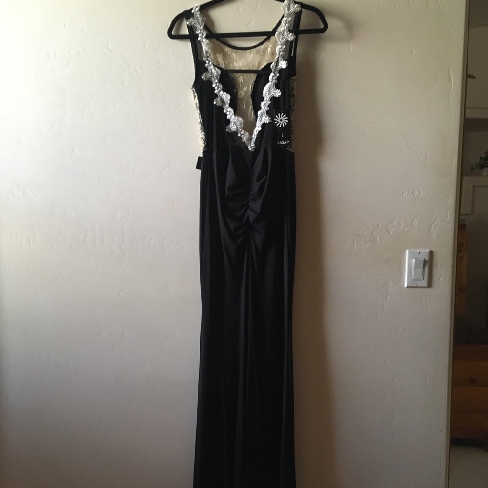 Black&Gold Sheer Low-V Backless Evening/Prom Gown